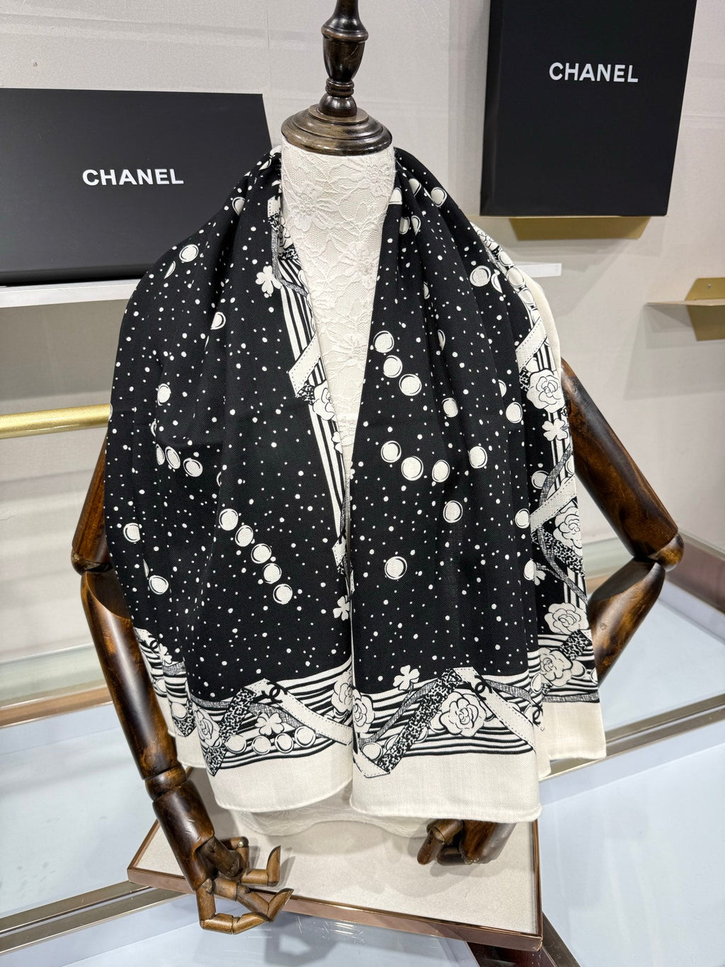 CC 26s Shawl 140x140cm Black White Cashmere Silk 212967