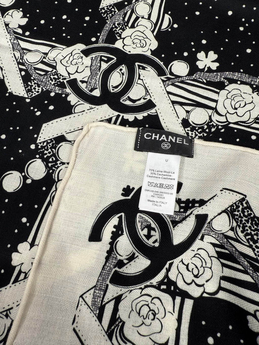 CC 26s Shawl 140x140cm Black White Cashmere Silk 212967