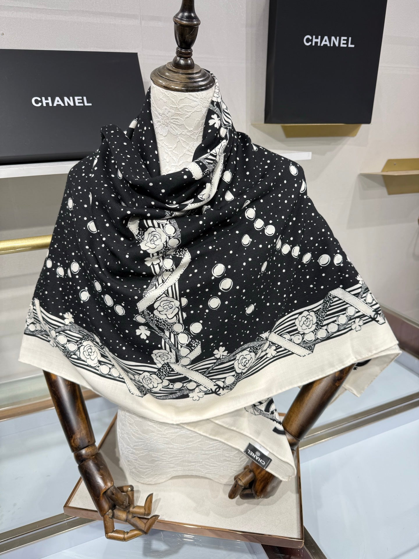 CC 26s Shawl 140x140cm Black White Cashmere Silk 212967