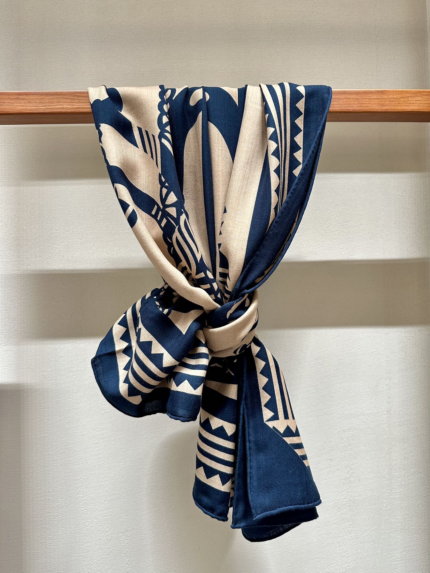 Fantaisie d'Etriers Shawl 140 CM Navy Blue Silk