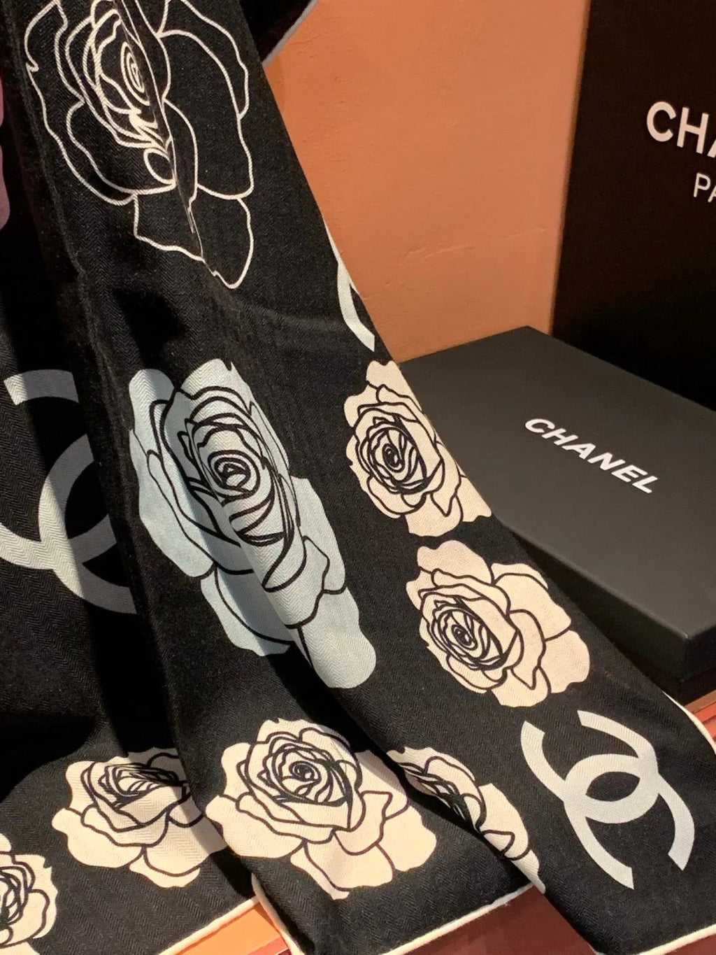CHANEL 25S SCARF 140 CM IN CASHMERE AND SILK 943336