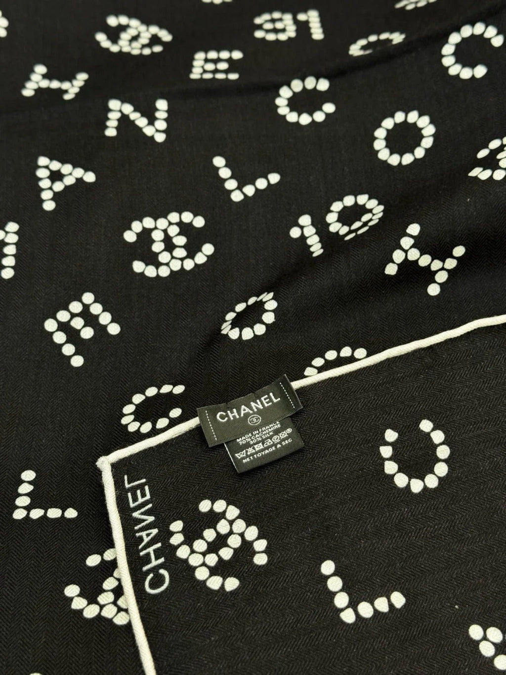 CHANEL 25S SCARF 135 CM IN CASHMERE SILK 943694