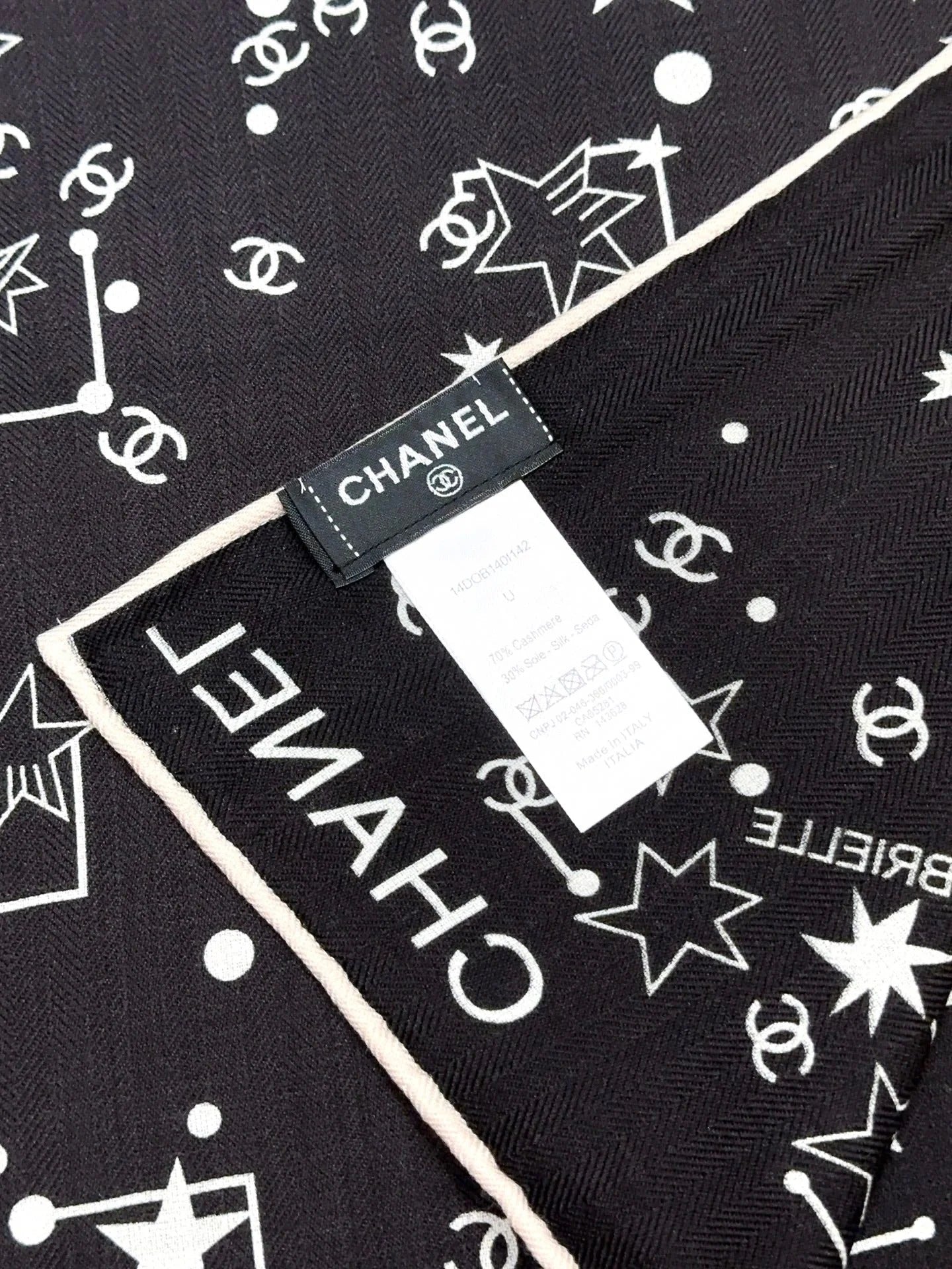 CHANEL 25S SCARF 140 CM IN CASHMERE SILK 943918