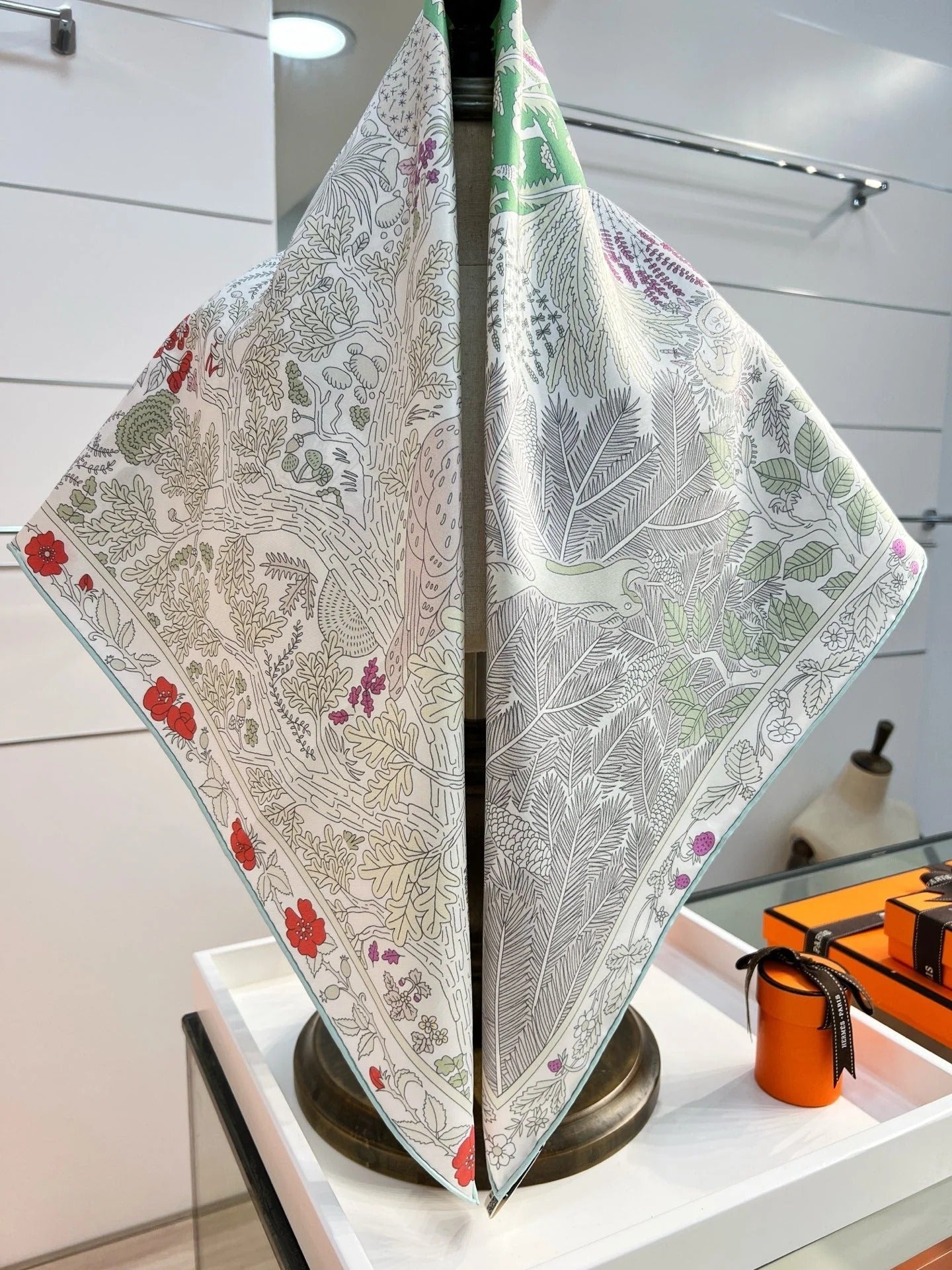 HM 26s Double-sided Scarf 90 White Gray Colorful Mulberry Silk 152368