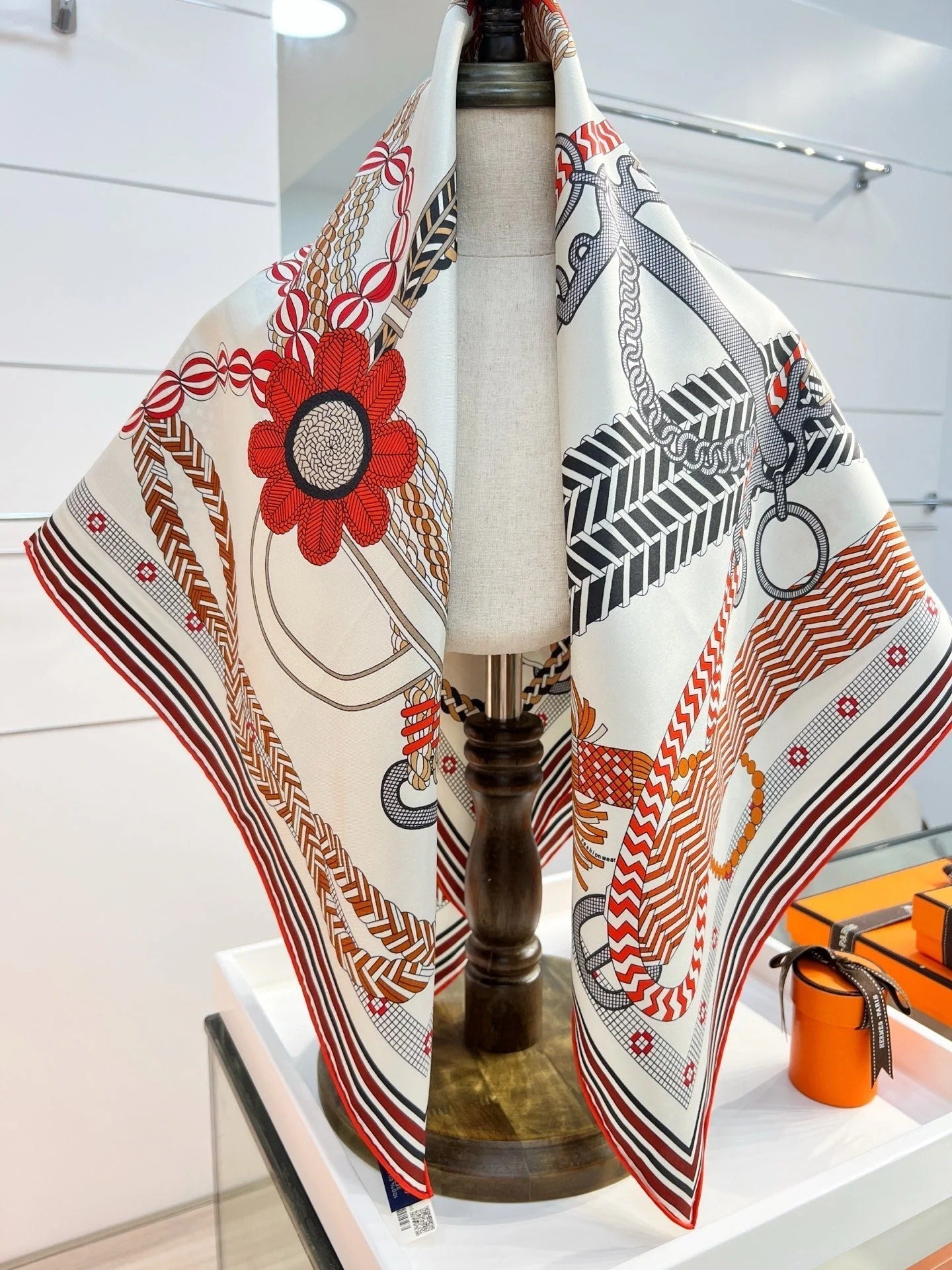 HM 26s Knitting Scarf 90 White Red Colorful Mulberry Silk 148054
