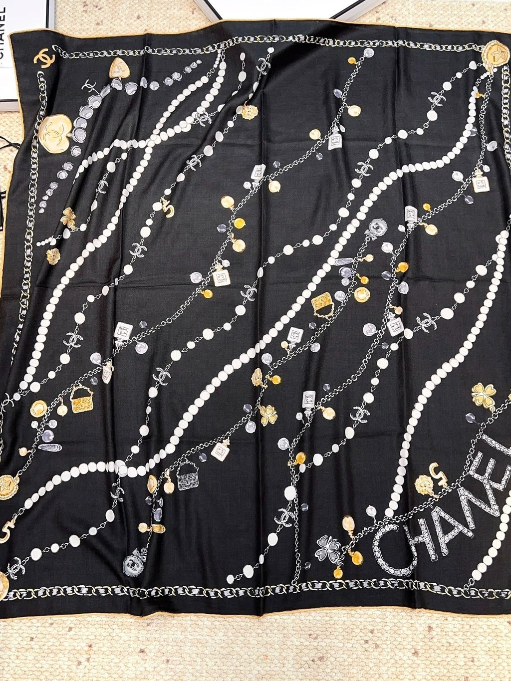 CHANEL 25S SCARF 140 CM IN CASHMERE SILK 943928