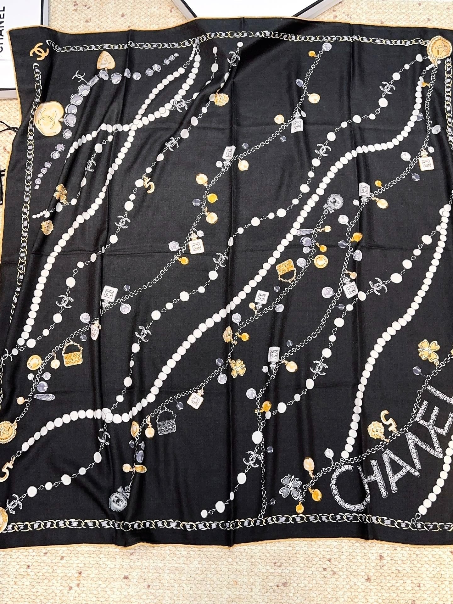CHANEL 25S SCARF 140 CM IN CASHMERE SILK 943928