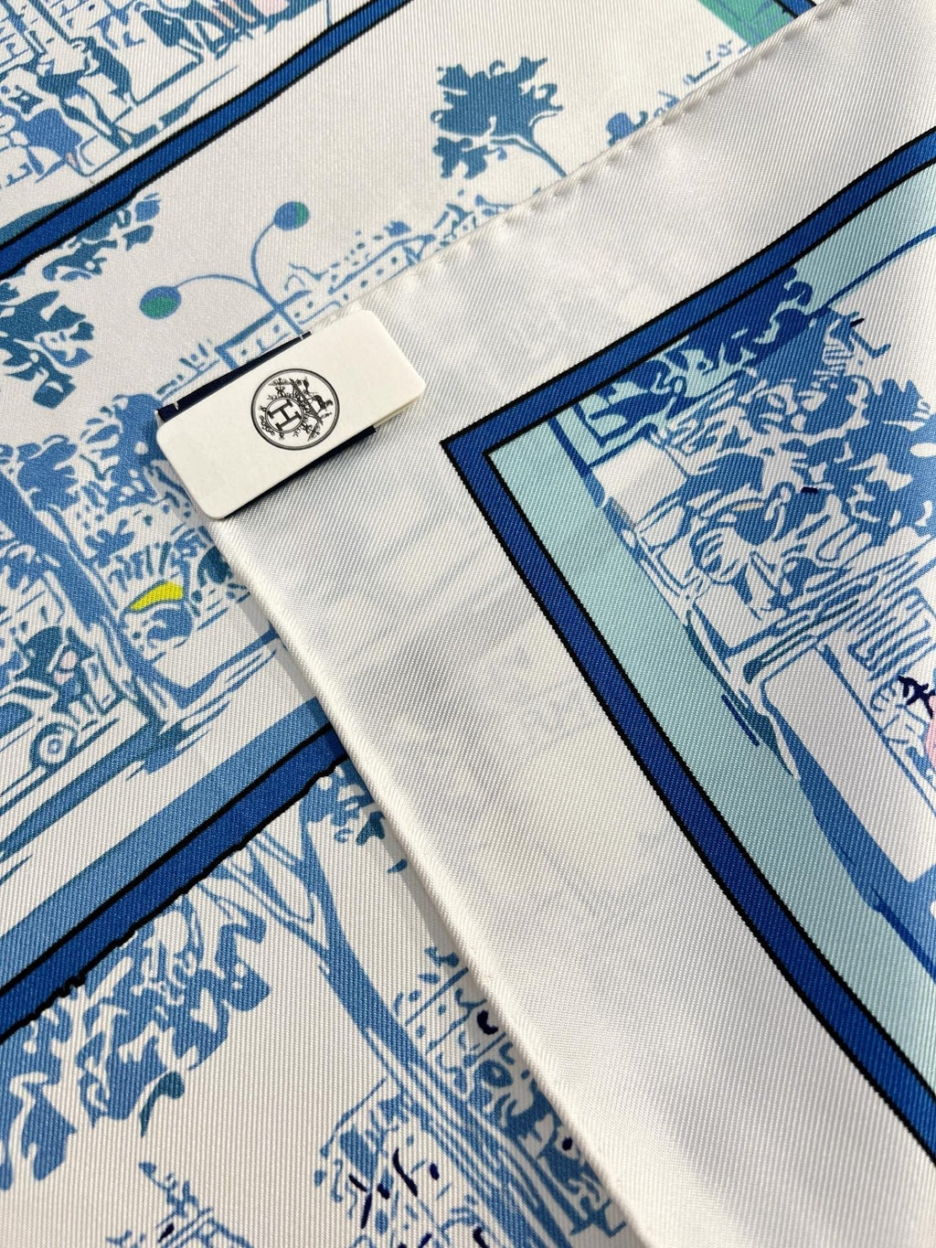 HM 26s Knitting Scarf 90 White Blue Colorful Mulberry Silk 147543