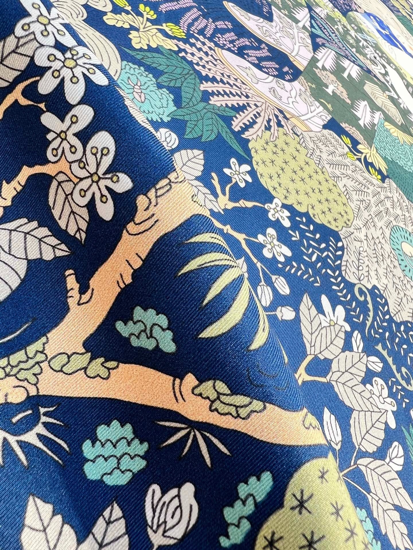 HM 26s Double-sided Scarf 90 Blue Gray Colorful Mulberry Silk 152370