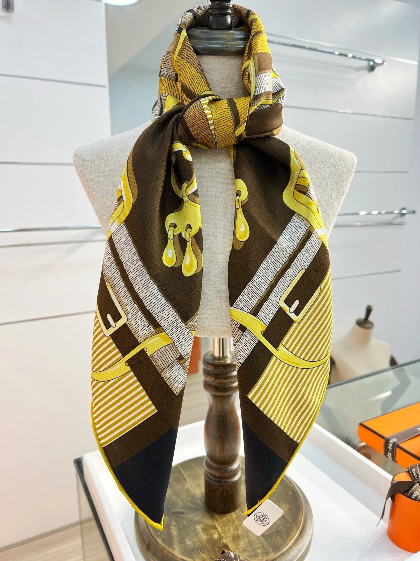 HM 26s Double-sided Scarf 90 Yellow Brown Colorful Mulberry Silk 152282