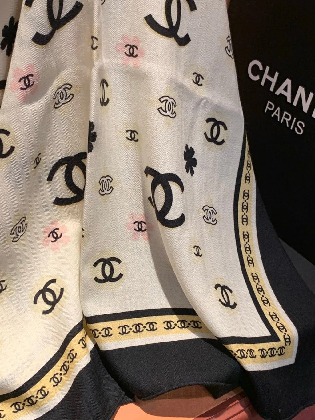 CHANEL 25S SCARF 140 CM IN CASHMERE AND SILK 943339