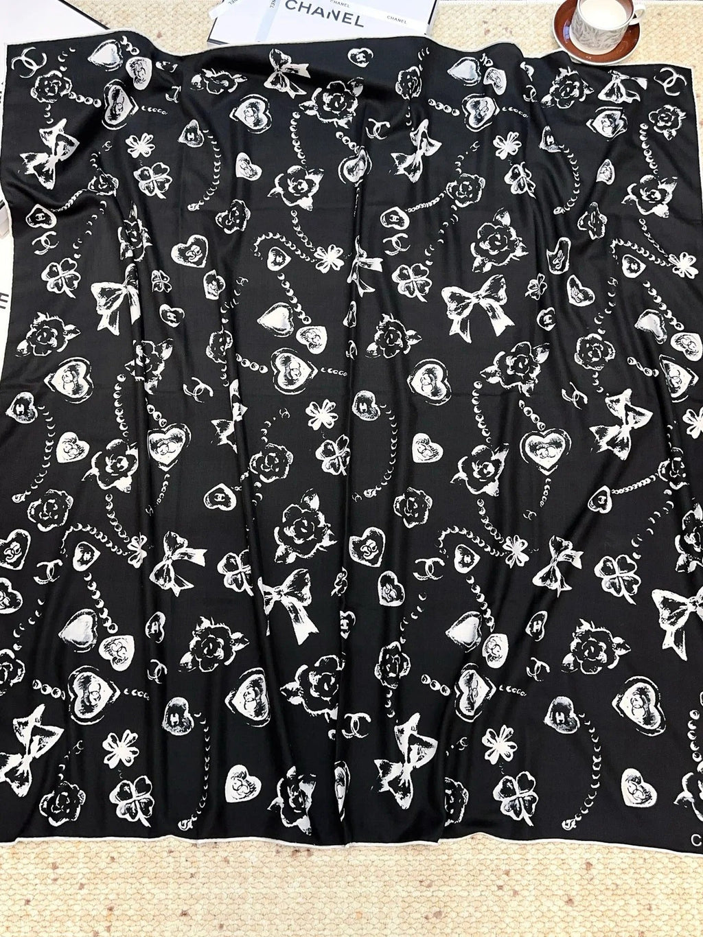 CHANEL 25S SCARF 140 CM IN CASHMERE SILK 943924