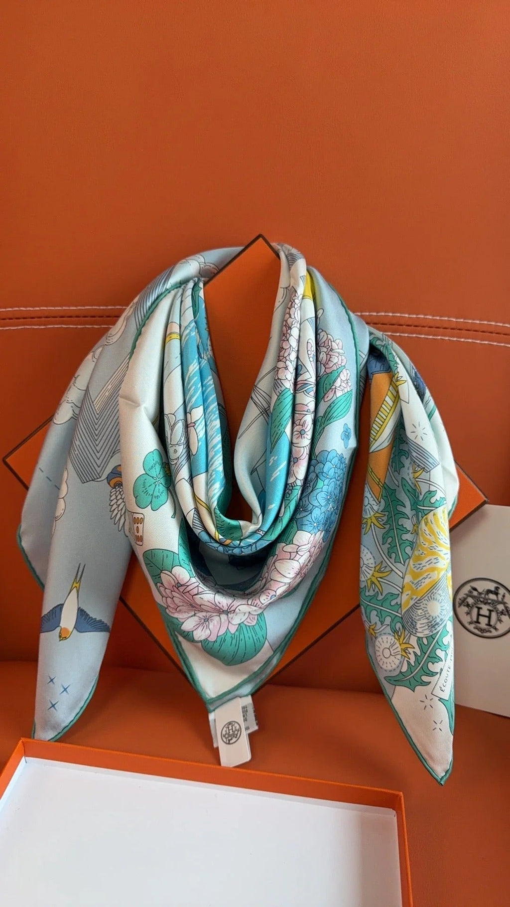 HM 26s 90 Scarf Light Blue Gray Colorful Mulberry Silk 153385