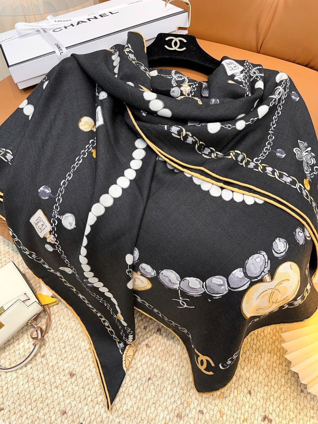 CHANEL 25S SCARF 140 CM IN CASHMERE SILK 943928