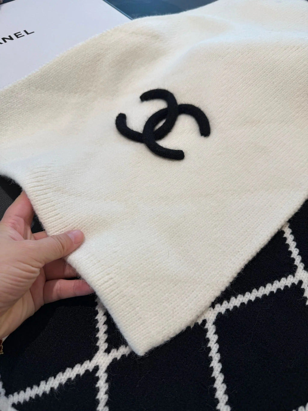 CHANEL 25S SCARF 180 CM IN WOOL CASHMERE 943032